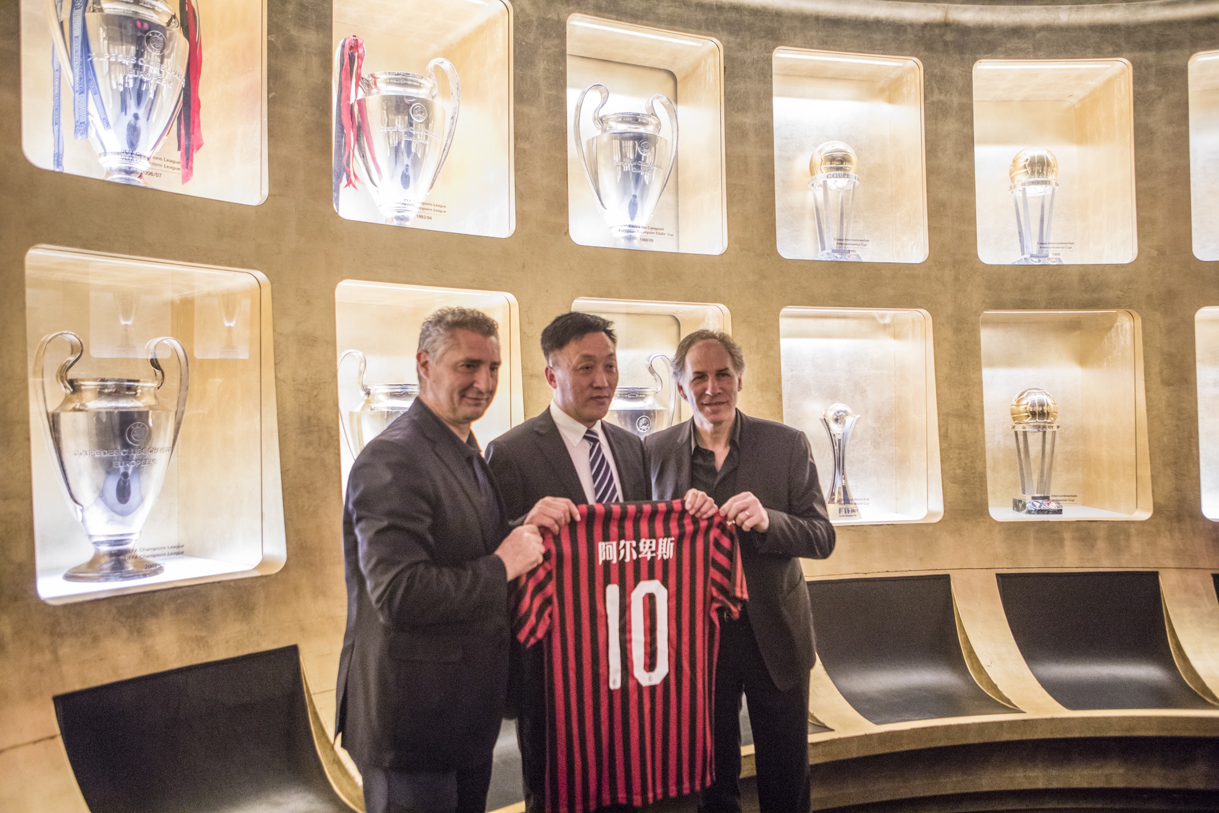 姆彭扎的表 姆彭扎的表